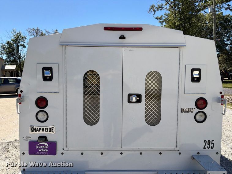 image for item FT6447 2016 Chevrolet Silverado 3500HD utility bed pickup truck