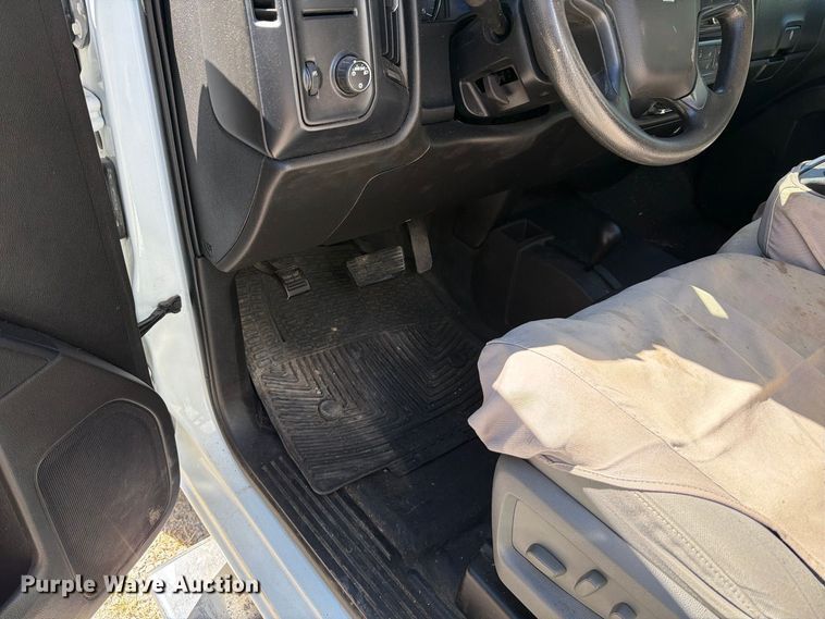 image for item FT6447 2016 Chevrolet Silverado 3500HD utility bed pickup truck
