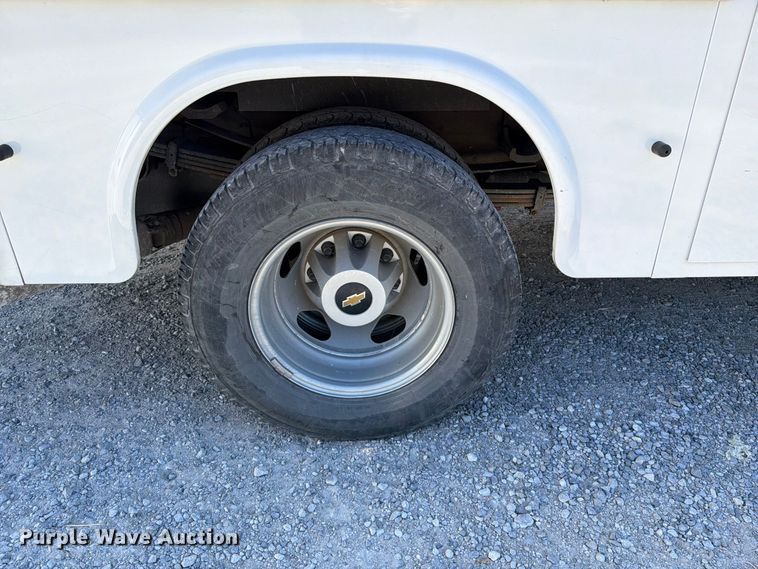 image for item FT6447 2016 Chevrolet Silverado 3500HD utility bed pickup truck