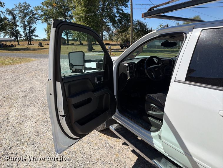 image for item FT6448 2017 Chevrolet Silverado 3500HD Crew Cab utility bed pickup truck