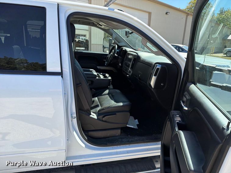 image for item FT6448 2017 Chevrolet Silverado 3500HD Crew Cab utility bed pickup truck
