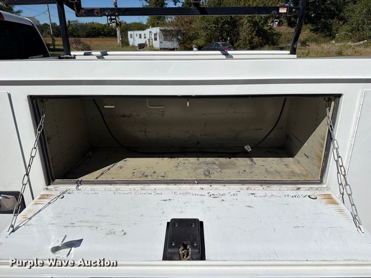 image for item FT6449 2017 Chevrolet Silverado 3500HD Crew Cab utility bed pickup truck