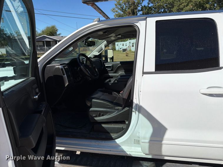 image for item FT6449 2017 Chevrolet Silverado 3500HD Crew Cab utility bed pickup truck