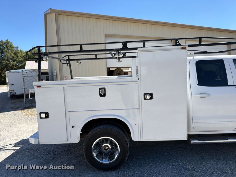 image for item FT6450 2018 Chevrolet Silverado 3500HD Crew Cab utility bed pickup truck