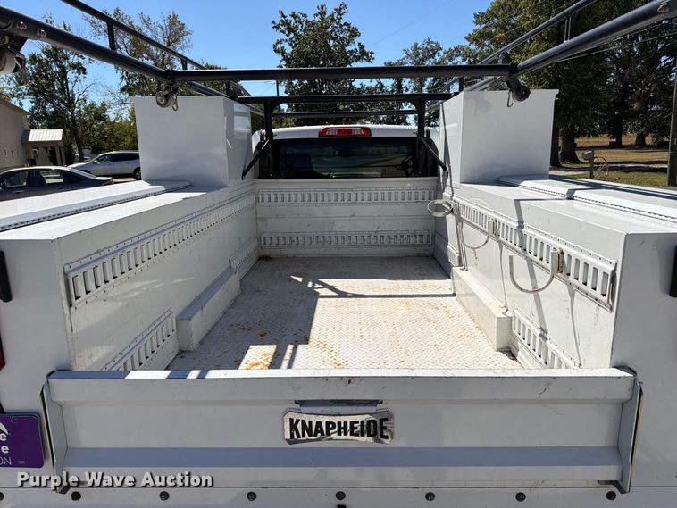 image for item FT6450 2018 Chevrolet Silverado 3500HD Crew Cab utility bed pickup truck