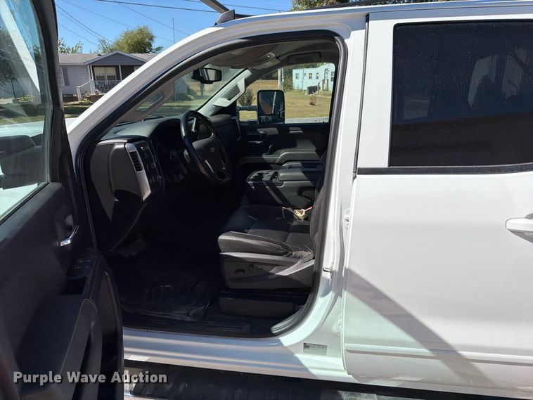 image for item FT6450 2018 Chevrolet Silverado 3500HD Crew Cab utility bed pickup truck