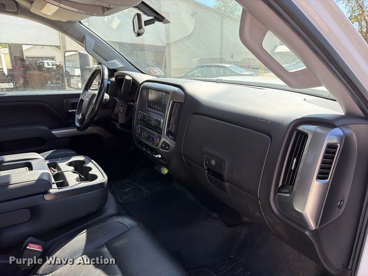 image for item FT6450 2018 Chevrolet Silverado 3500HD Crew Cab utility bed pickup truck