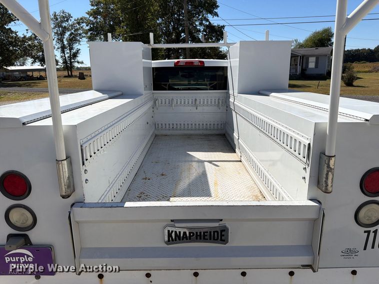 image for item FT6458 2017 Chevrolet Silverado 2500HD Crew Cab utility bed pickup truck