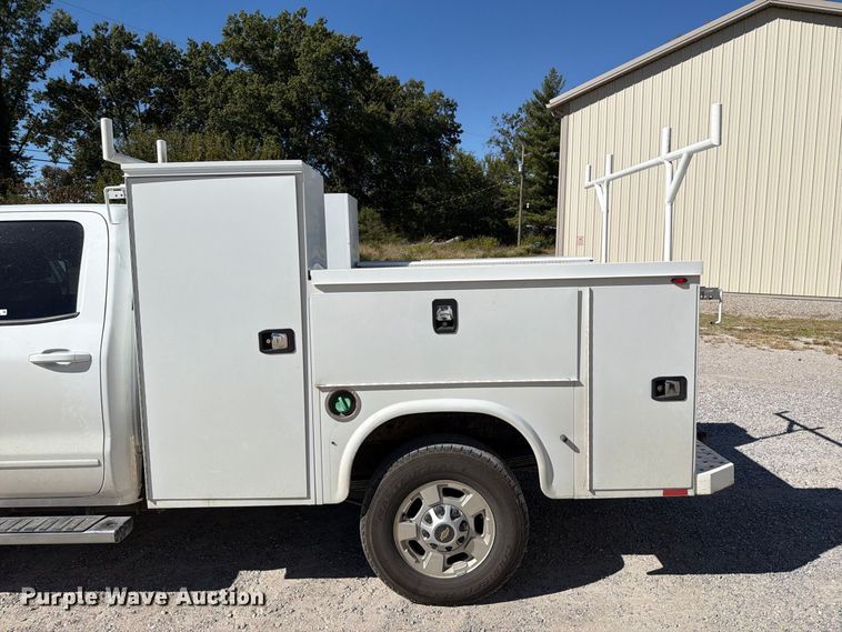 image for item FT6458 2017 Chevrolet Silverado 2500HD Crew Cab utility bed pickup truck