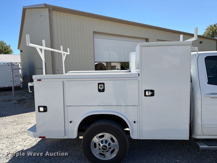 image for item FT6459 2017 Chevrolet Silverado 2500HD Crew Cab utility bed pickup truck