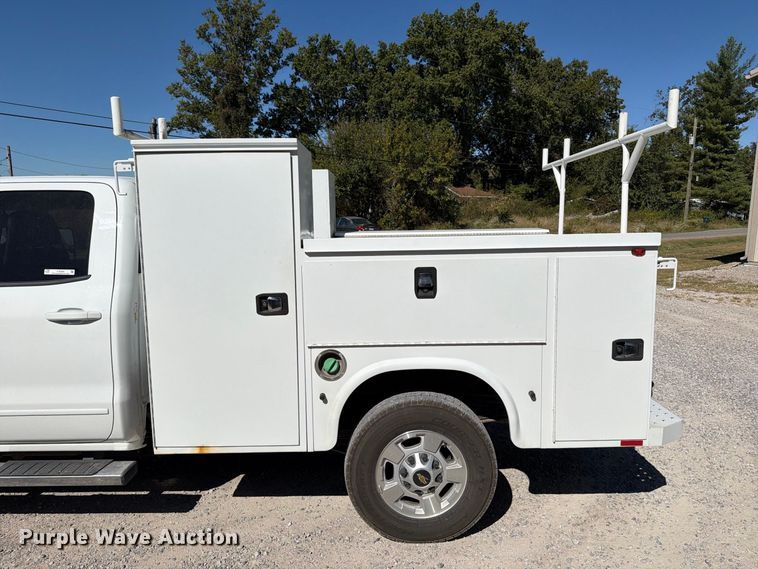 image for item FT6459 2017 Chevrolet Silverado 2500HD Crew Cab utility bed pickup truck