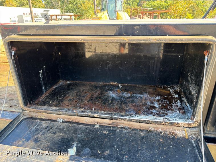 image for item FT6472 2011 Ford F550 Super Duty XL flatbed truck