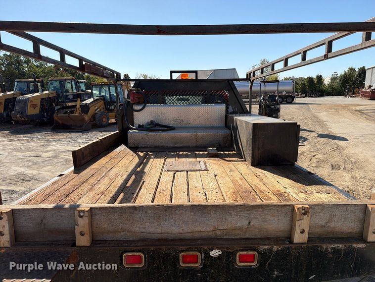 image for item FT6472 2011 Ford F550 Super Duty XL flatbed truck