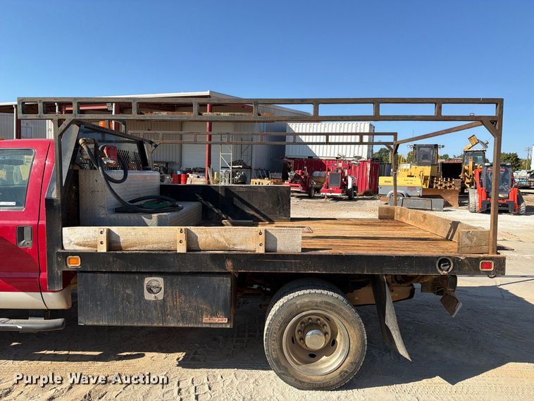 image for item FT6472 2011 Ford F550 Super Duty XL flatbed truck
