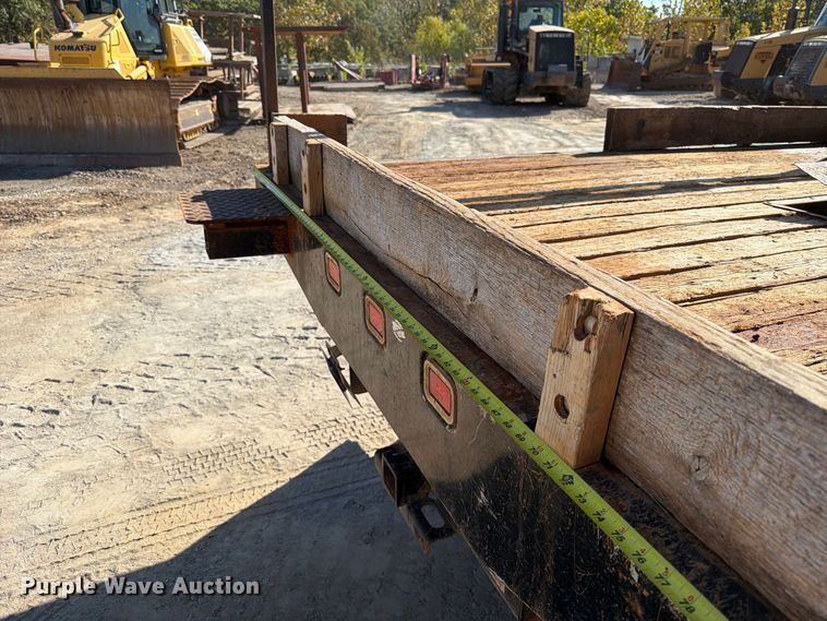 image for item FT6472 2011 Ford F550 Super Duty XL flatbed truck