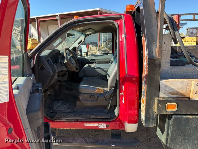 image for item FT6472 2011 Ford F550 Super Duty XL flatbed truck