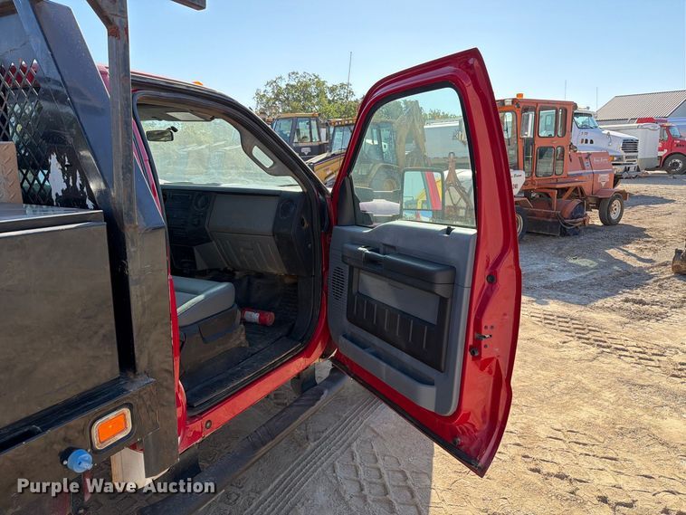 image for item FT6472 2011 Ford F550 Super Duty XL flatbed truck