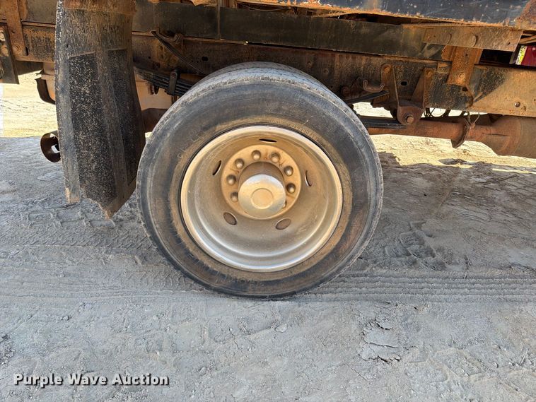image for item FT6472 2011 Ford F550 Super Duty XL flatbed truck