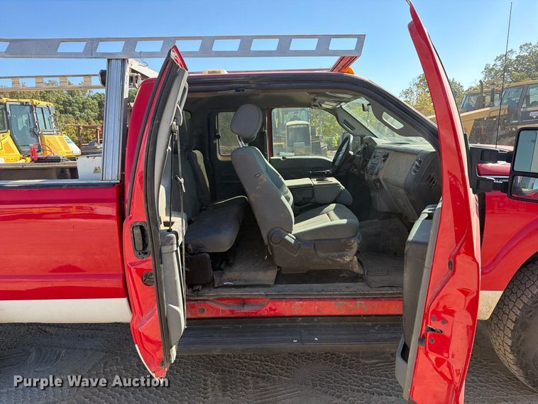 image for item FT6473 2016 Ford F250 Super Duty XLT Ext. Cab pickup truck