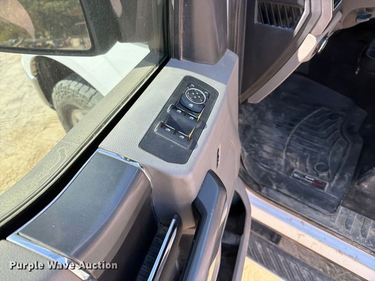 image for item FT6474 2019 Ford F-150 XLT Crew Cab pickup truck