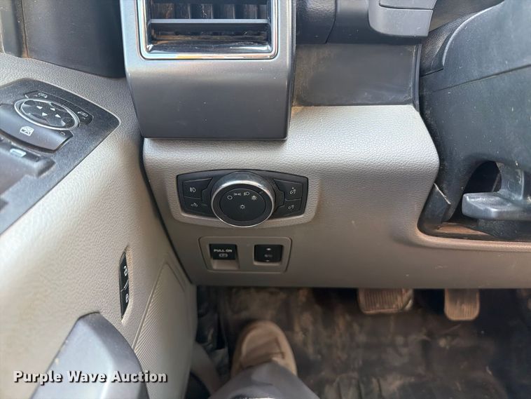 image for item FT6474 2019 Ford F-150 XLT Crew Cab pickup truck