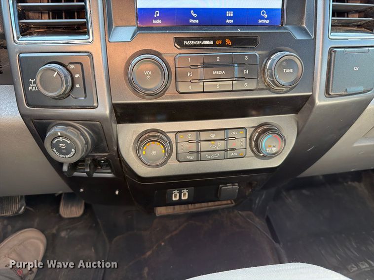 image for item FT6474 2019 Ford F-150 XLT Crew Cab pickup truck