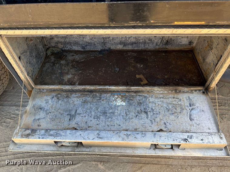 image for item FT6475 2015 Ford F450 Super Duty XL flatbed truck