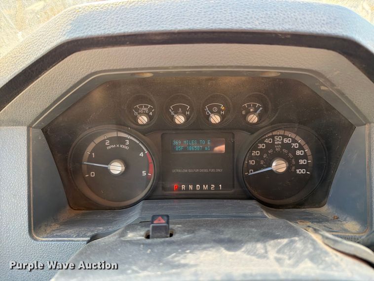 image for item FT6475 2015 Ford F450 Super Duty XL flatbed truck