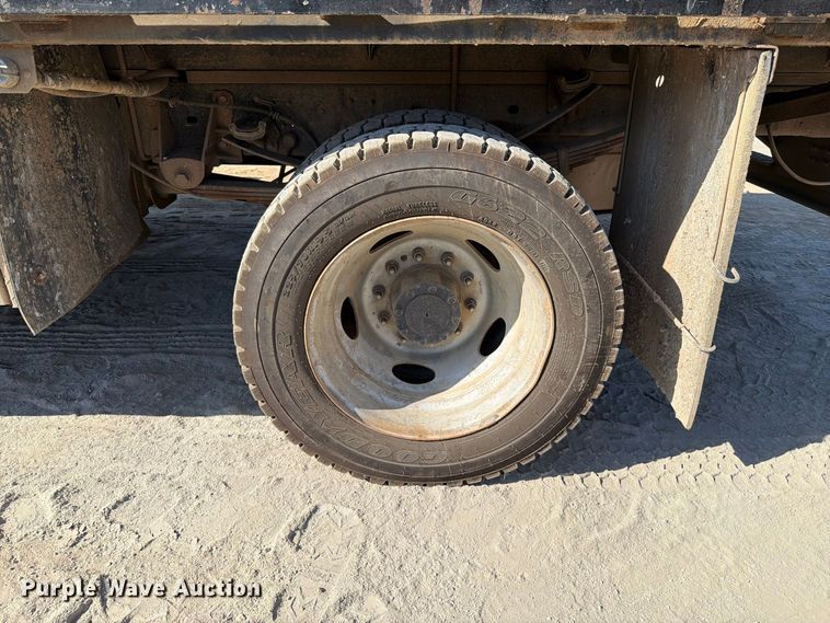 image for item FT6475 2015 Ford F450 Super Duty XL flatbed truck