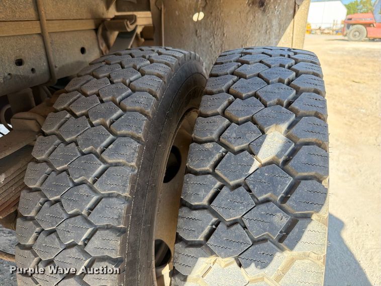 image for item FT6475 2015 Ford F450 Super Duty XL flatbed truck