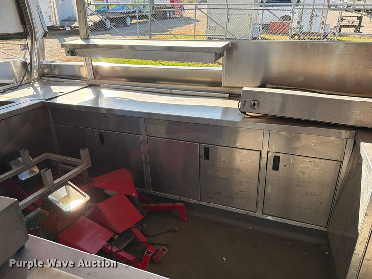image for item FT6498 2007 Uni-Glide Deluxe Food food trailer