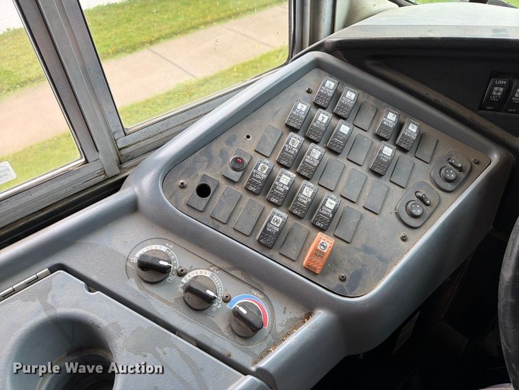 image for item FT6738 2010 IC PB105 school bus
