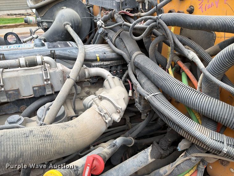 image for item FT6738 2010 IC PB105 school bus
