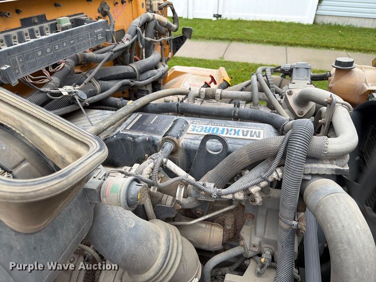 image for item FT6738 2010 IC PB105 school bus