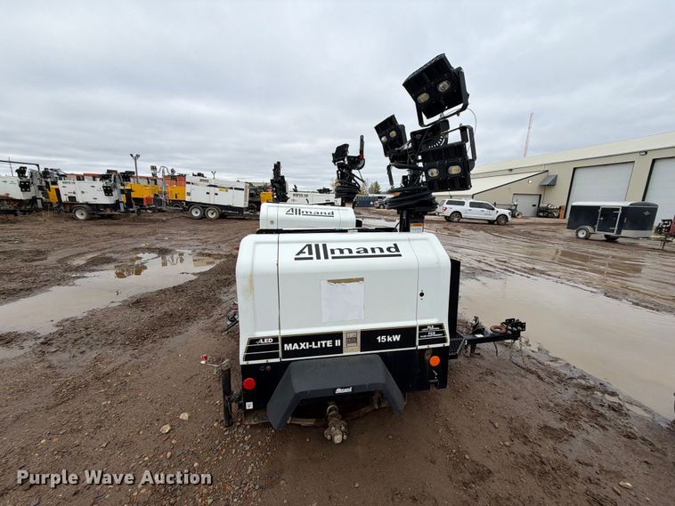 image for item FT6929 (3) Allmand Maxi-Lite II light towers