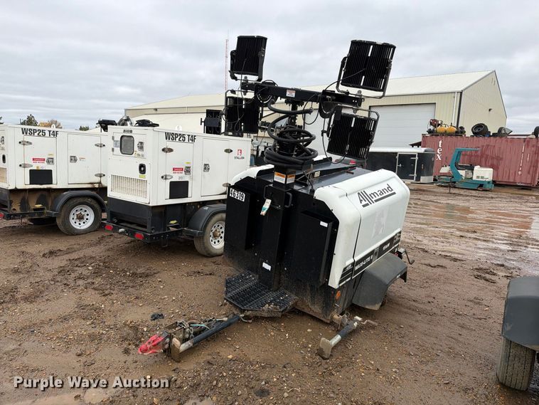 image for item FT6929 (3) Allmand Maxi-Lite II light towers