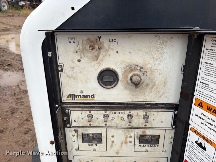 image for item FT6929 (3) Allmand Maxi-Lite II light towers