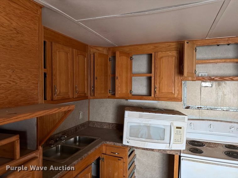 image for item FT6931 2005 Teton Homes skid mounted living quarters