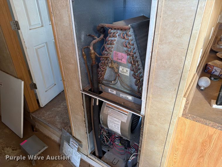 image for item FT6934 2010 Teton Buildings skid mounted living quarters