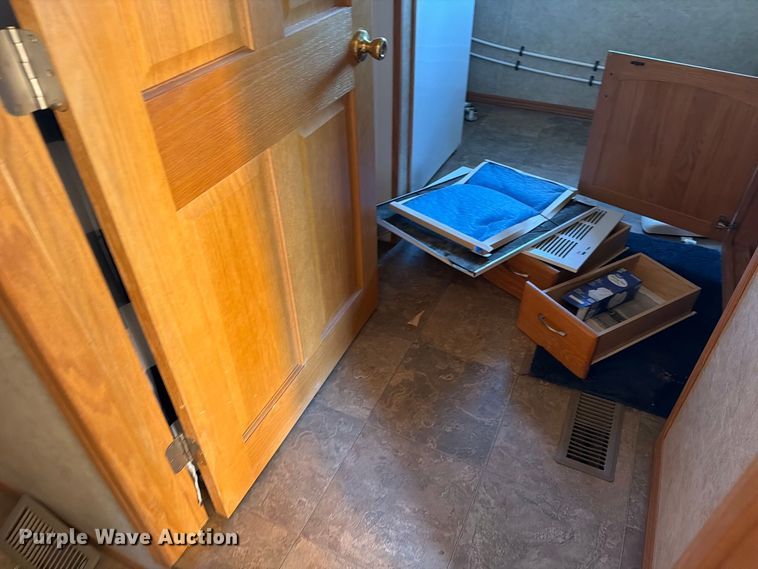 image for item FT6937 2004 Teton Homes skid mounted living quarters