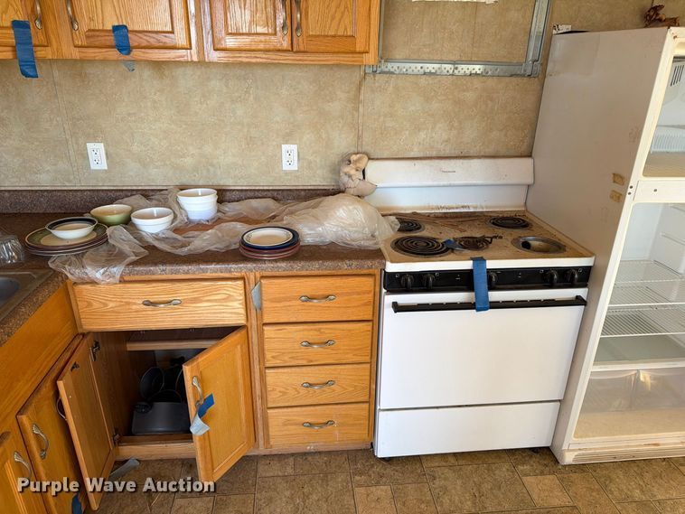 image for item FT6938 2011 Teton Buildings skid mounted living quarters