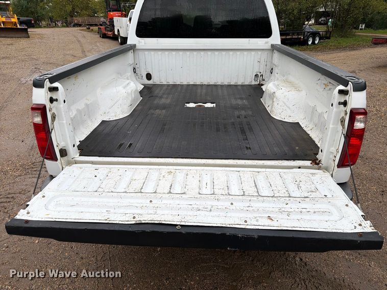 image for item FT6943 2011 Ford F250 Super Duty Crew Cab pickup truck