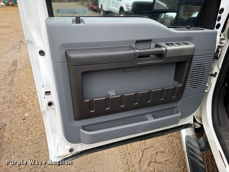 image for item FT6943 2011 Ford F250 Super Duty Crew Cab pickup truck