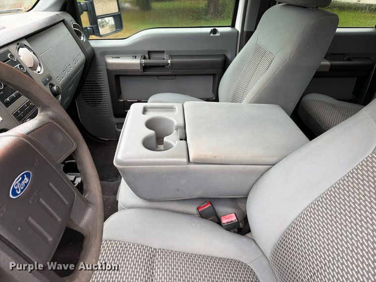 image for item FT6943 2011 Ford F250 Super Duty Crew Cab pickup truck