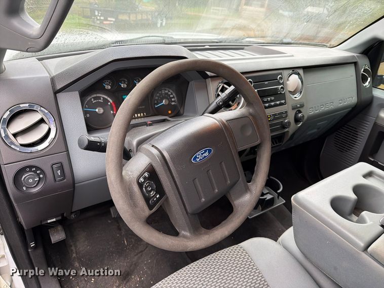 image for item FT6943 2011 Ford F250 Super Duty Crew Cab pickup truck