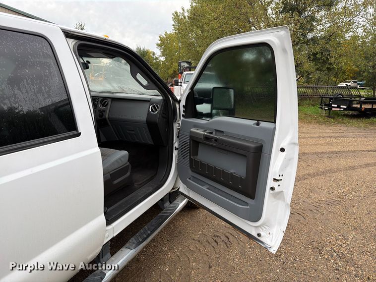 image for item FT6943 2011 Ford F250 Super Duty Crew Cab pickup truck