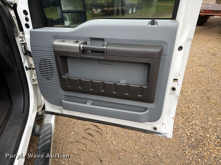 image for item FT6943 2011 Ford F250 Super Duty Crew Cab pickup truck