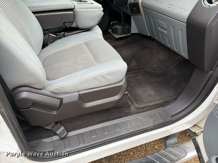 image for item FT6943 2011 Ford F250 Super Duty Crew Cab pickup truck