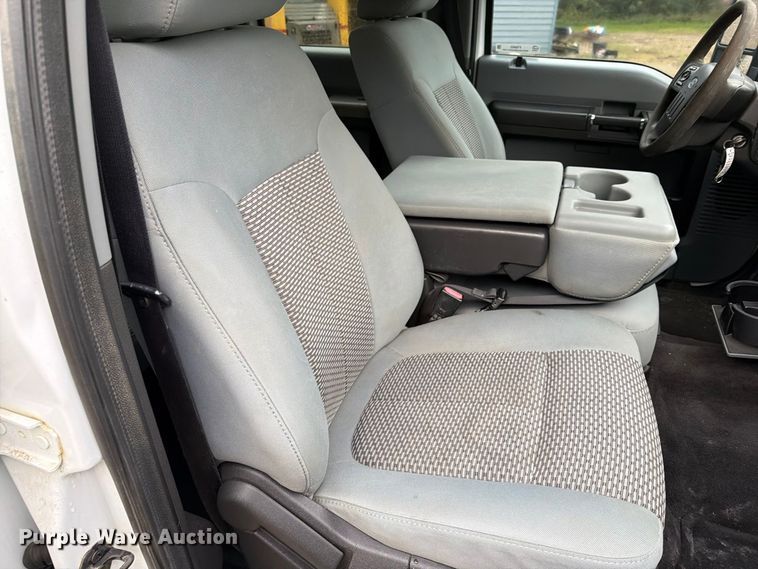 image for item FT6943 2011 Ford F250 Super Duty Crew Cab pickup truck