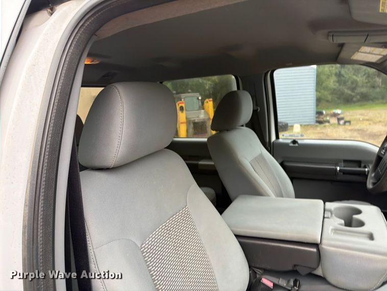 image for item FT6943 2011 Ford F250 Super Duty Crew Cab pickup truck